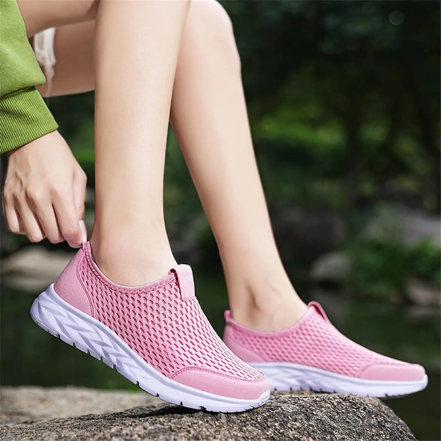 Breathable Walking Shoes for Women Stretch Cushion Sports Shoes Lightweight Flying Mesh Shoes for Elderly Women