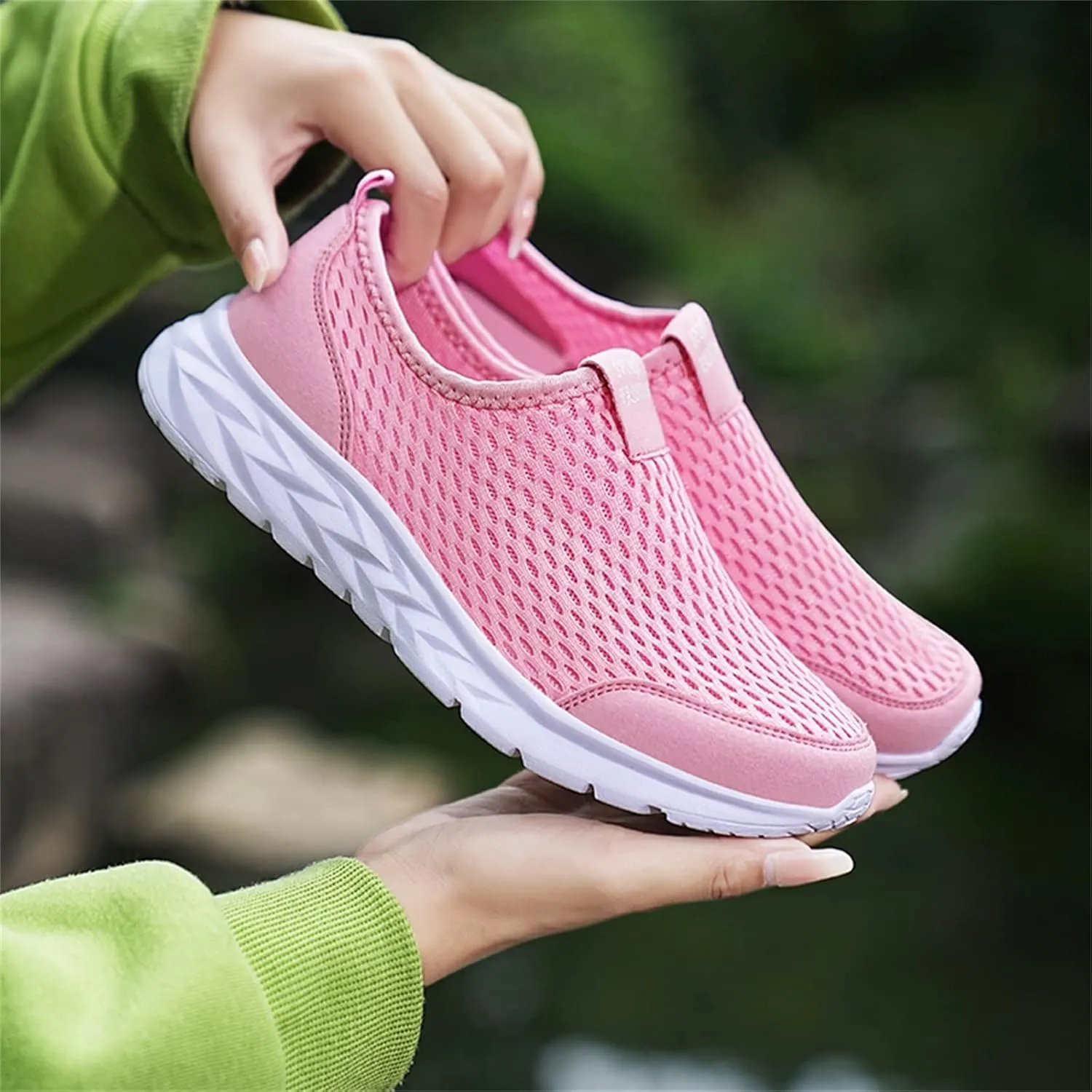 Breathable Walking Shoes for Women Stretch Cushion Sports Shoes Lightweight Flying Mesh Shoes for Elderly Women