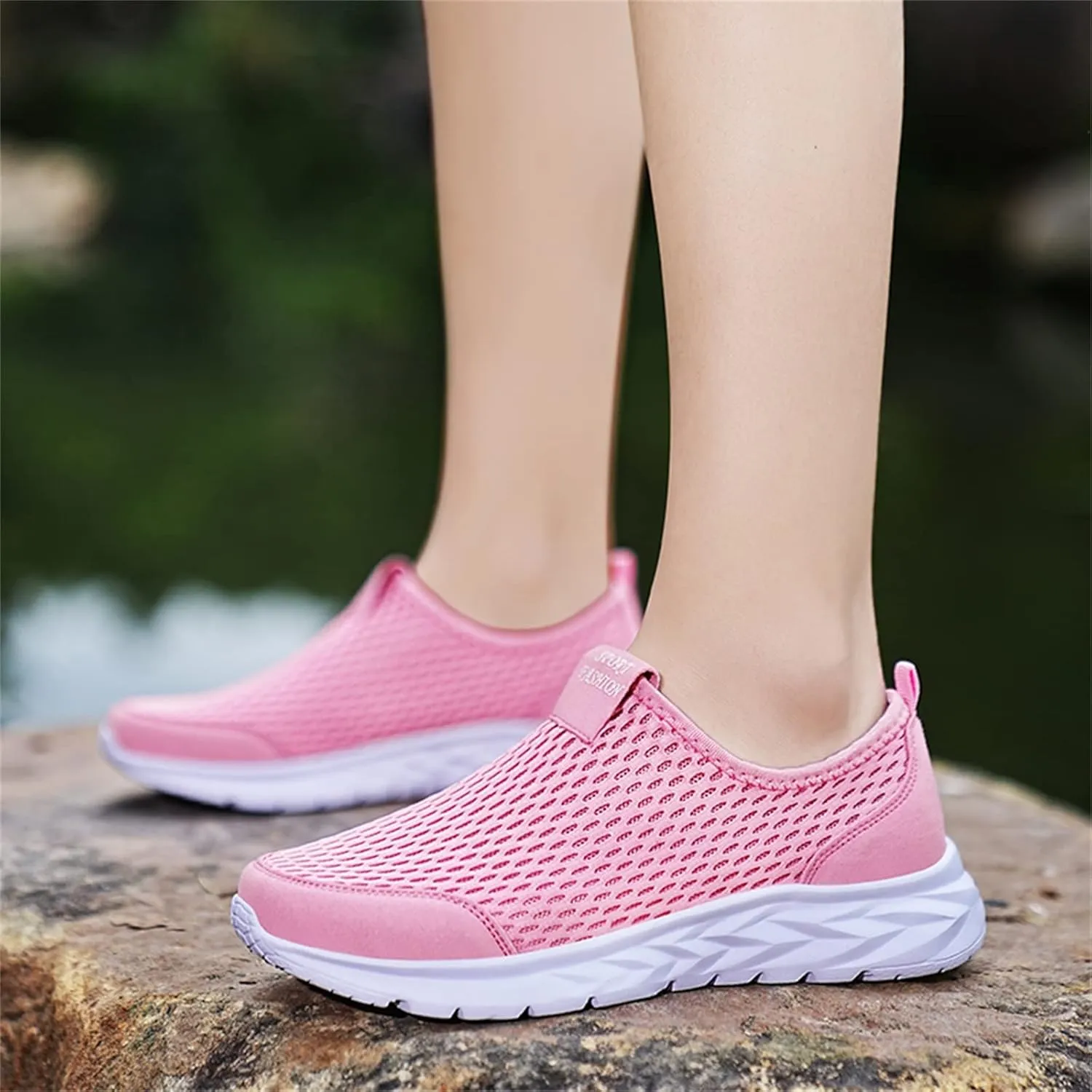 Breathable Walking Shoes for Women Stretch Cushion Sports Shoes Lightweight Flying Mesh Shoes for Elderly Women