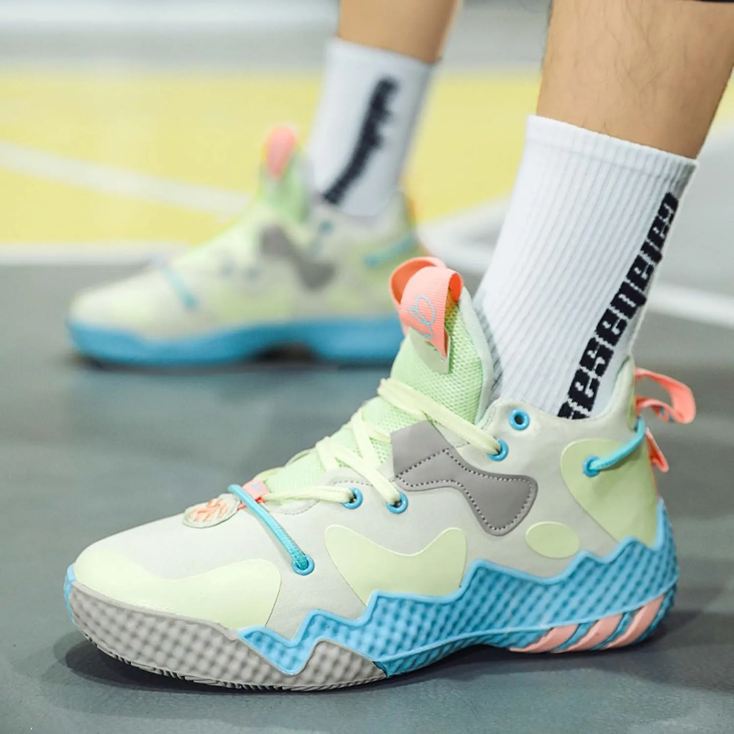LAHTI Men's Basketball Shoes High Top Sports Shoes Fashionable and Versatile Casual Shoes Anti-Skid Shock-Absorbing Wear-Resistant Tennis Fitness and Running Shoes