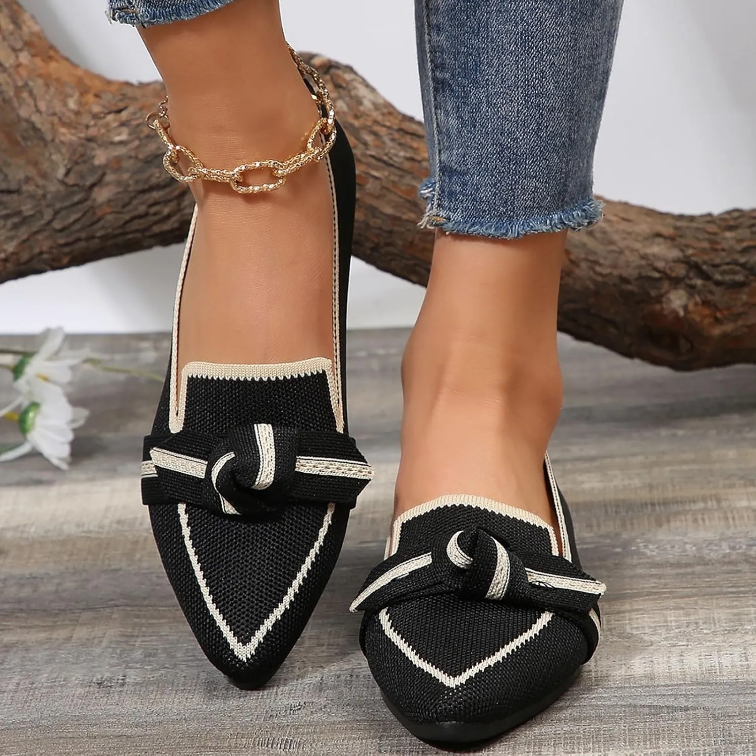 Leisure Slip On Work Fashionable Women's Large Size Flat Shoes with A Pointed Toe Breathable Single Color and Lace Up Design.