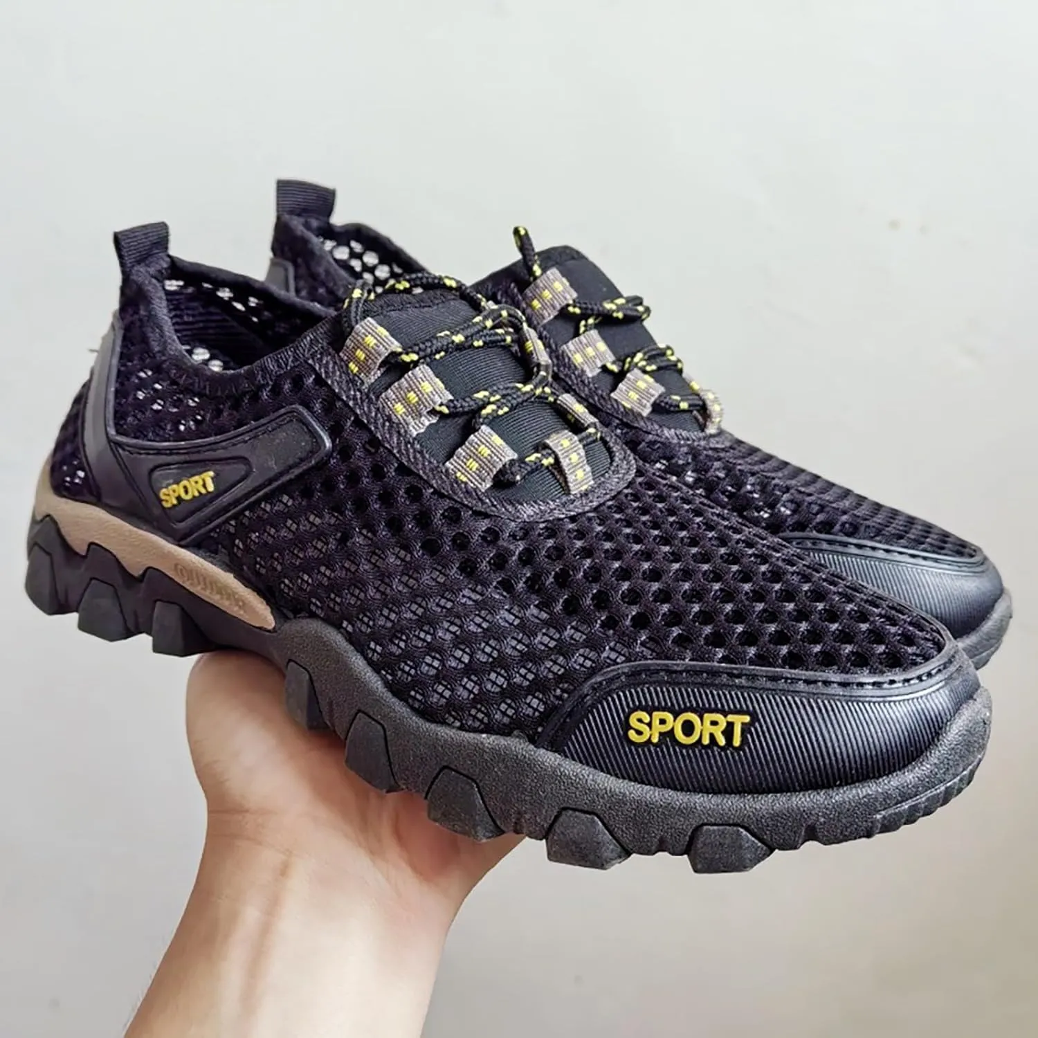 Men's Wading Summer Beach Shoes Skeleton Mesh Breathable Casual Fashion Simple Skateboard Shoes for Autumn