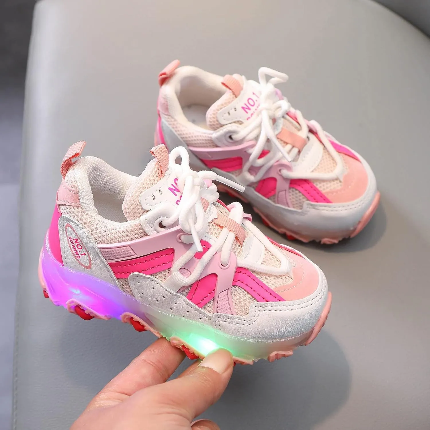 Sneakers for Girls Ventilated Sports Shoes for Boys and Girls LED Light Light Up Running Shoes Soft Soled Light Up Shoes